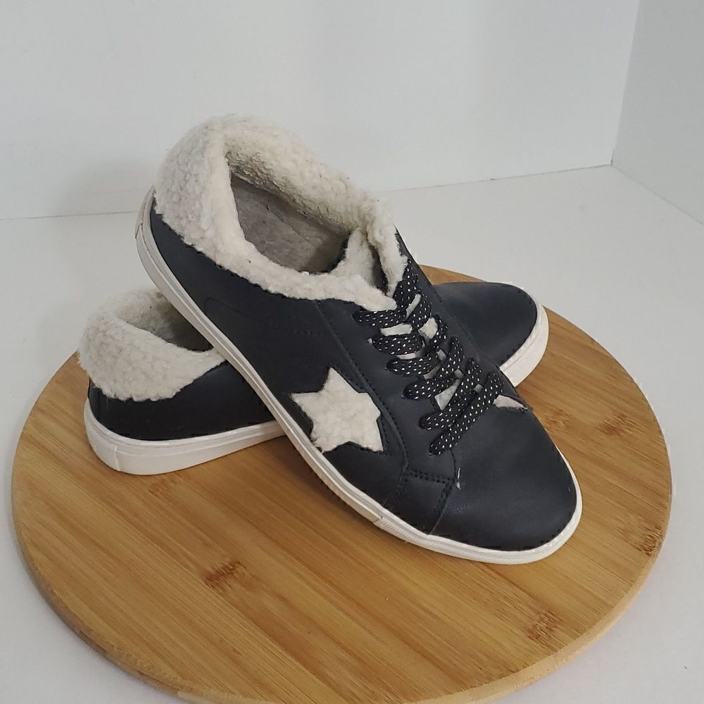 Portland Boot Company Sherpa Lined Lace Up Black Star Sneakers Women's Size 6.5